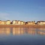 A 50m Reves Ensables Les Bains De * Мер-ле-Бен