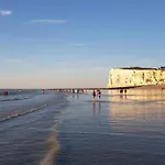 A 50m Reves Ensables Les Bains De Апартаменты *