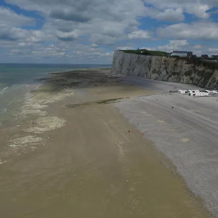 Апартаменты A 50m Reves Ensables Les Bains De